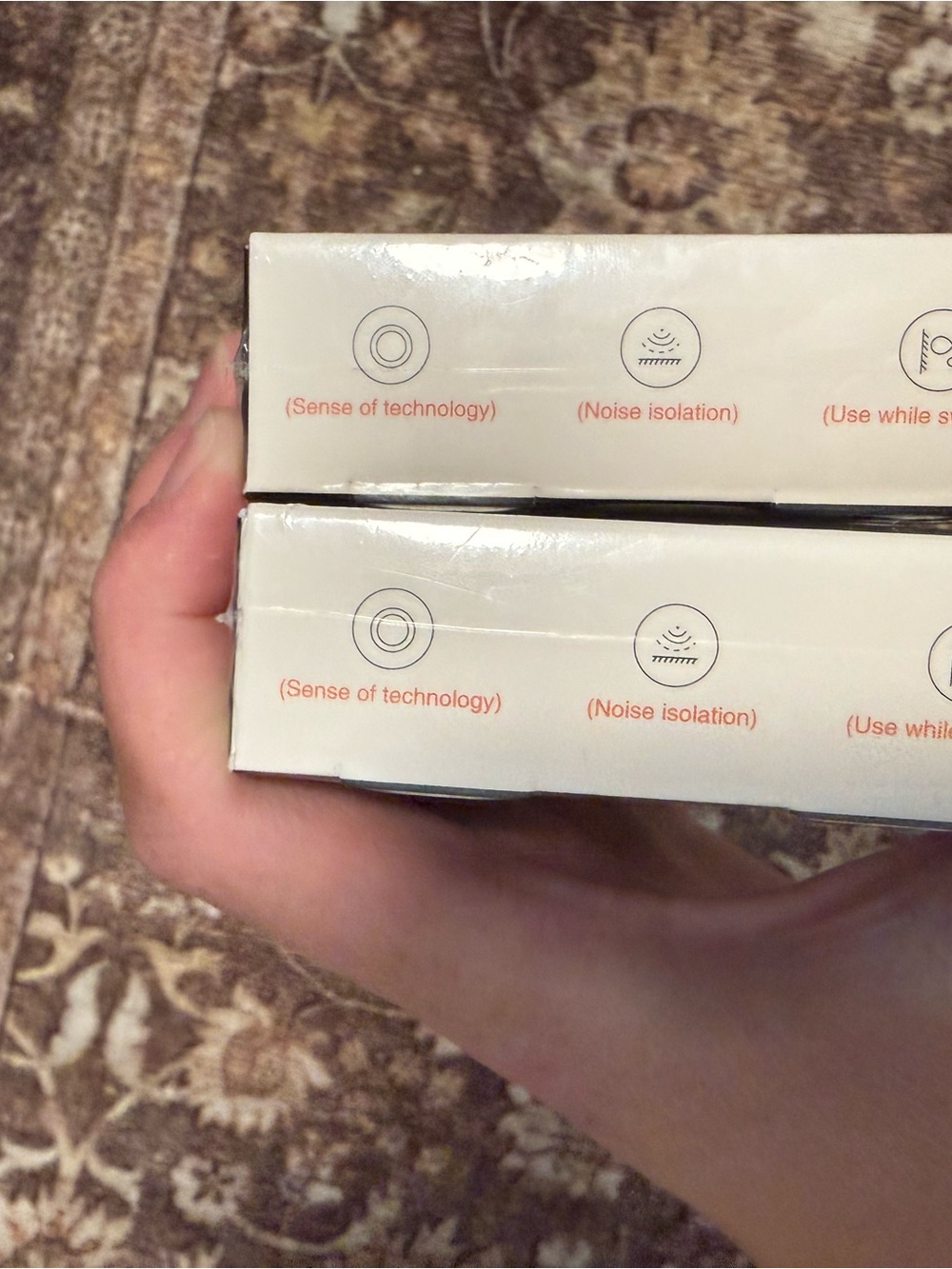 Noise canceling ear plugs